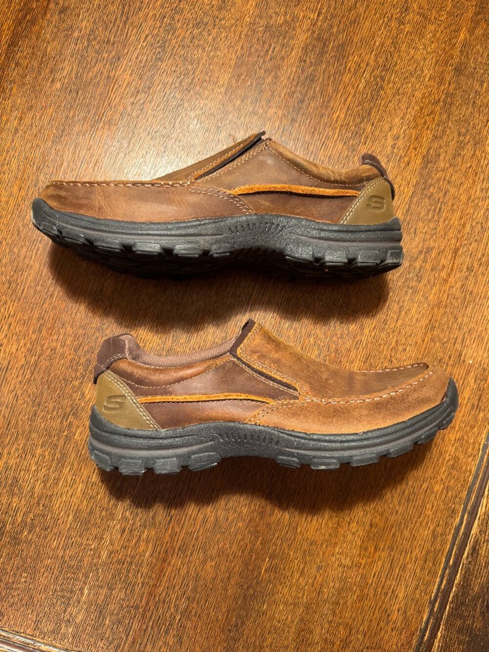 skechers leather slip-on memory foam loafers (size 9 men)